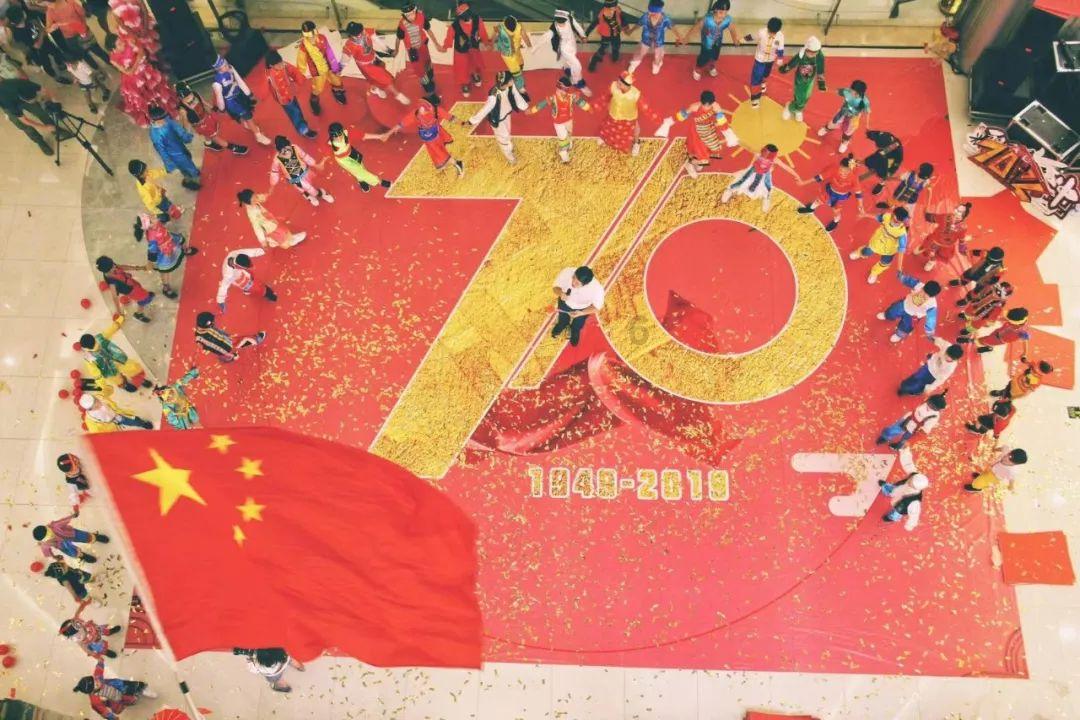 2024年的“招财”元素,杨紫、迪丽热巴都在穿,时髦又吸精,惊艳