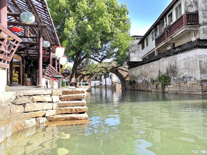 西安曲江新区工会用笔墨送上龙年期许